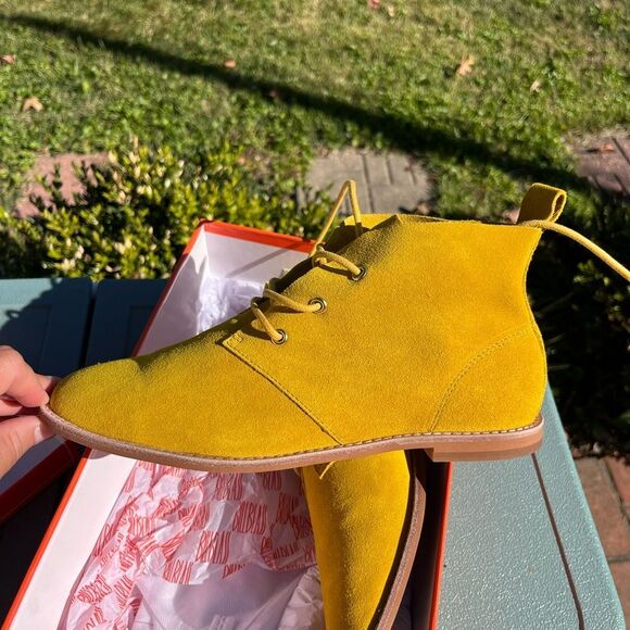 Bill Blass Maggie Desert Suede Boots NIB - Picture 9 of 9